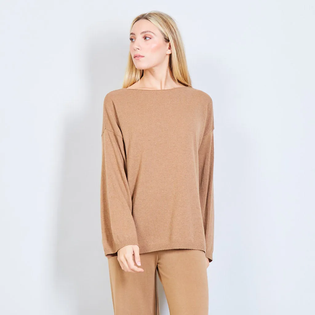 Basic boat neck sweater in solid color wholesale