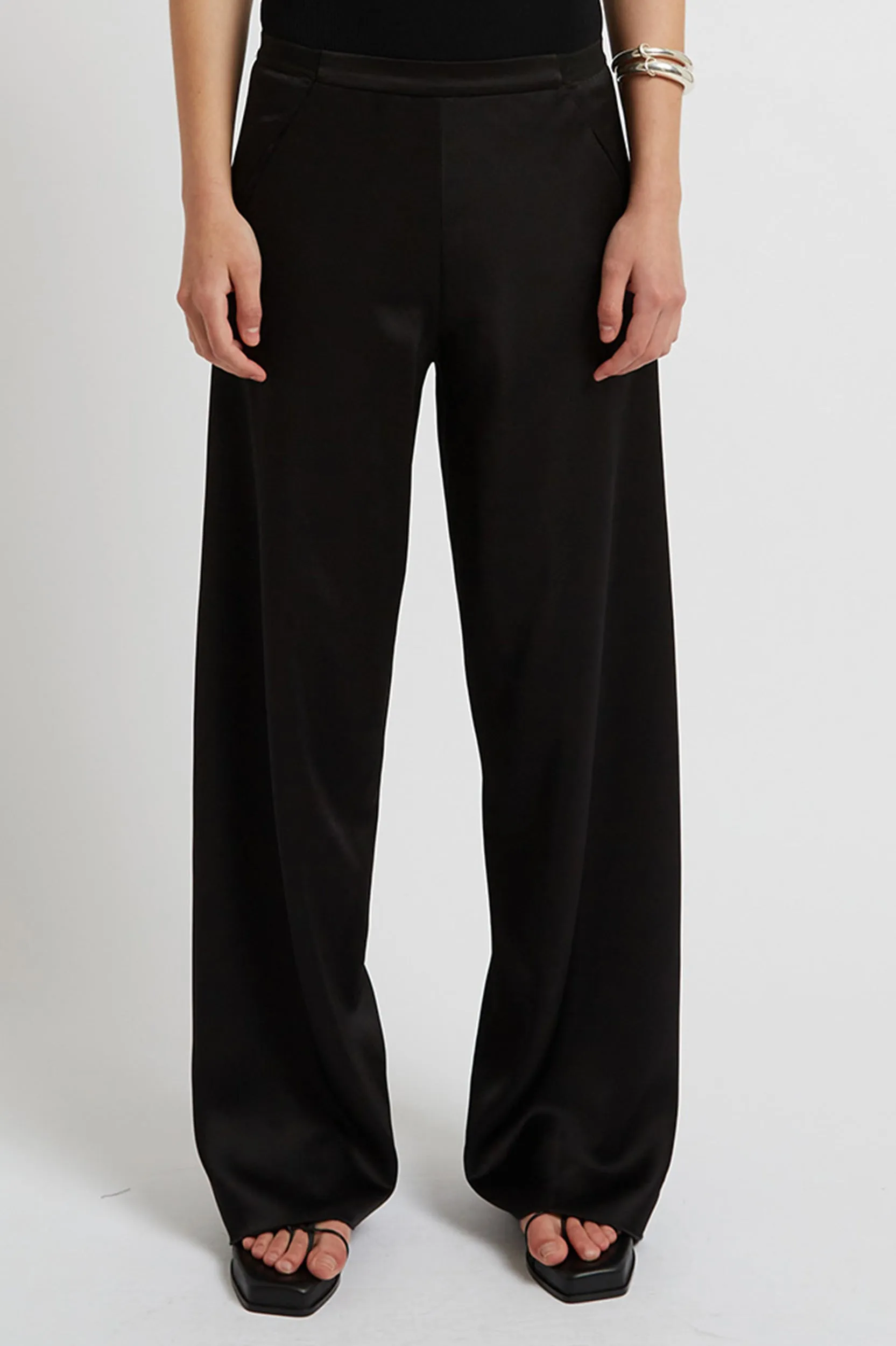 Bias Trouser in Black