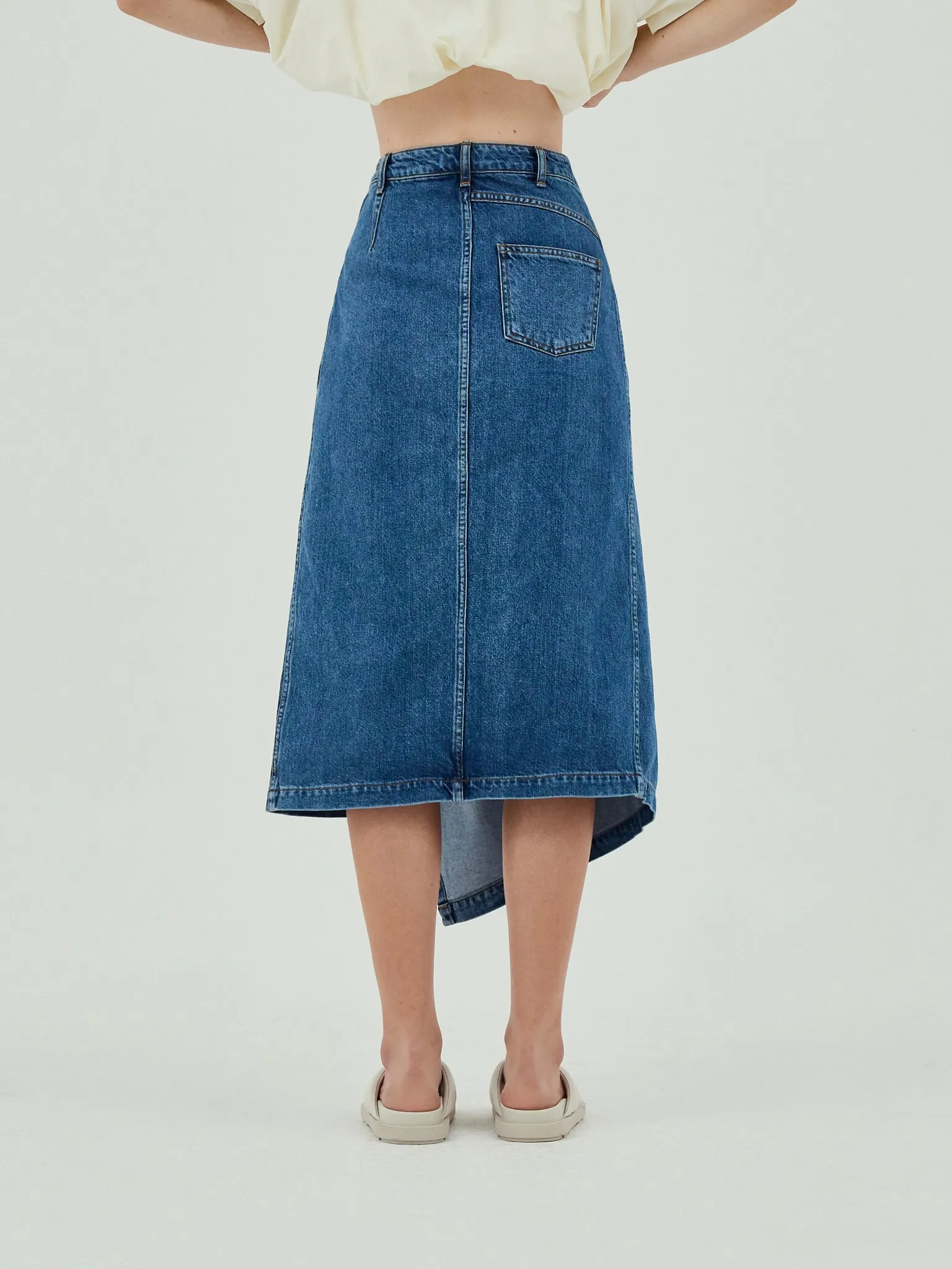 GOEN.J  Asymmetric draped down washed midi denim skirt - Blue