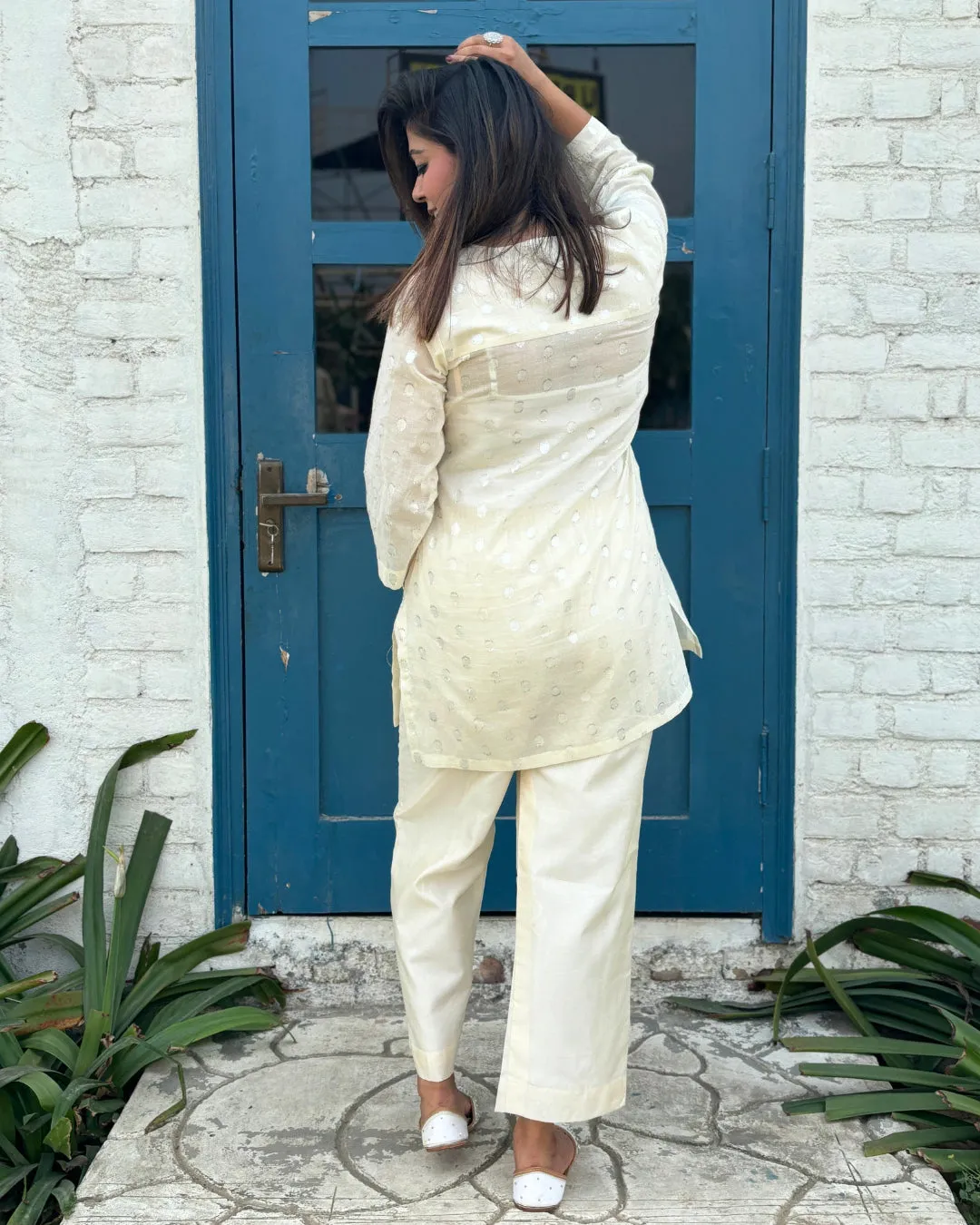 Off White V-Neck Cotton Lurex Straight Kurti